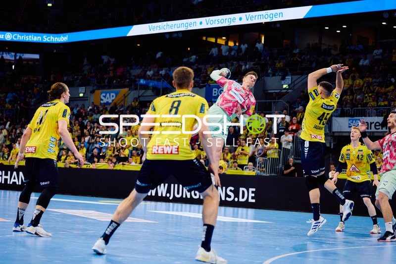 Handballspiel in Aktion