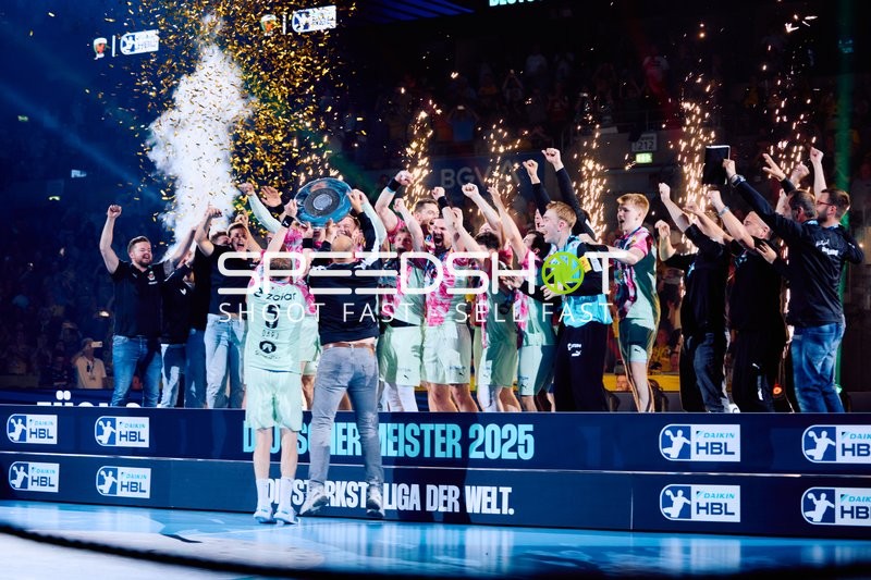 Füchse Berlin feiern Erfolg