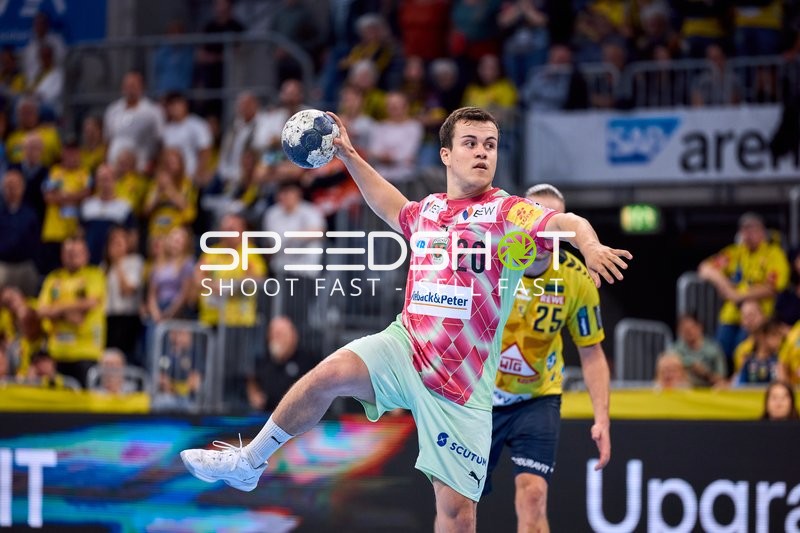 Wurf von Tim Freihöfer (20; Füchse Berlin)