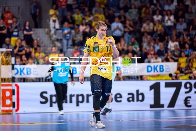 Spieler Juri Knorr (10; Rhein Neckar Löwen) in Position