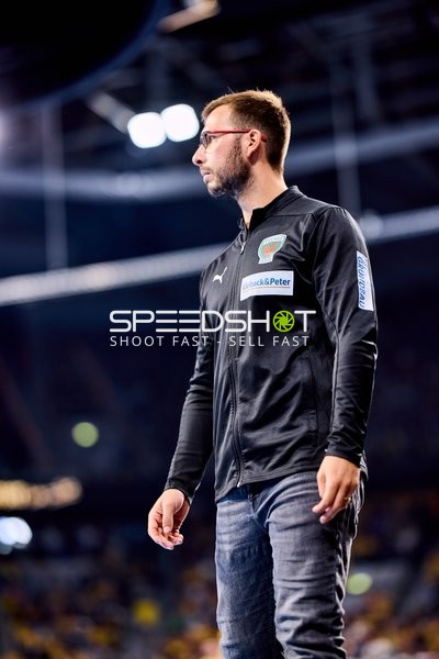 Trainer an der Seitenlinie