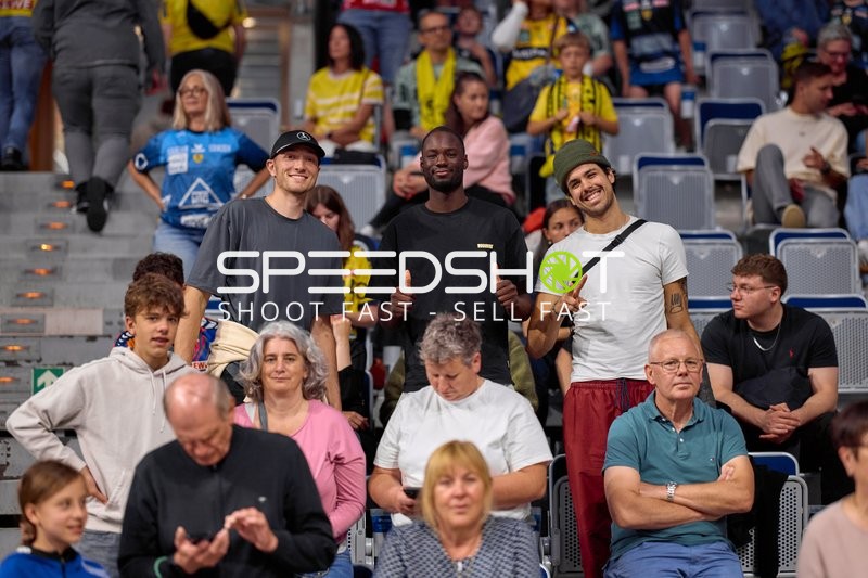 Zuschauer in der Halle