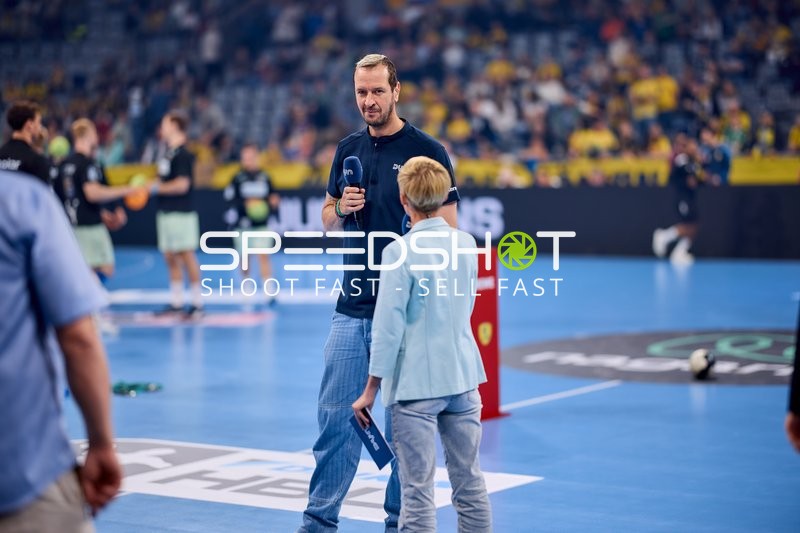 Moderation auf dem Spielfeld