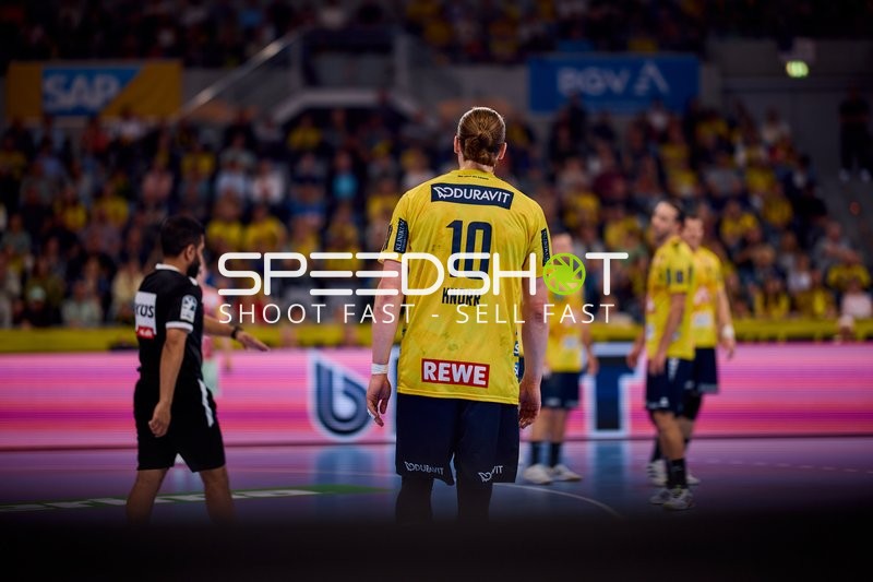 Spieler Juri Knorr (10; Rhein Neckar Löwen) in Position