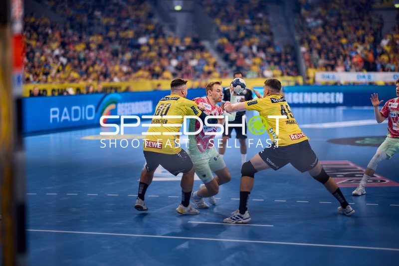 Mathias Gidsel (19, Füchse Berlin) unter Druck