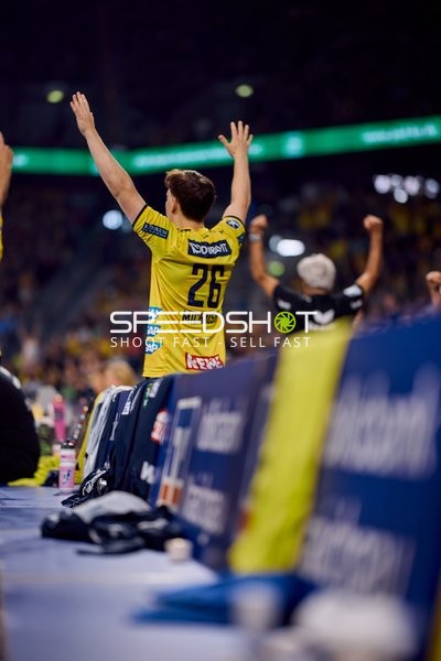 Spieler mit erhobenen Armen