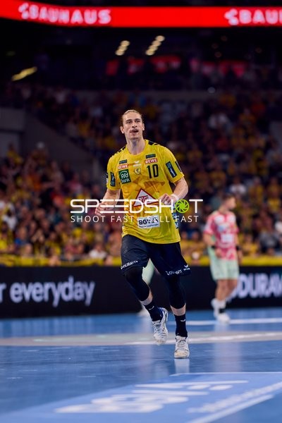 Juri Knorr in Position