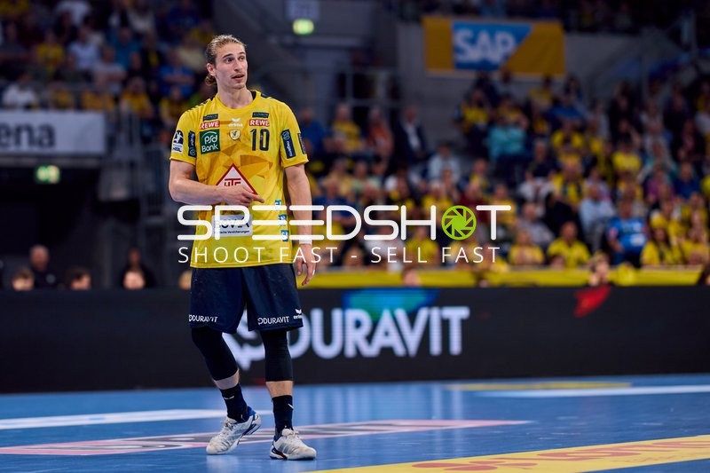 Spieler Juri Knorr (10; Rhein Neckar Löwen) in Position