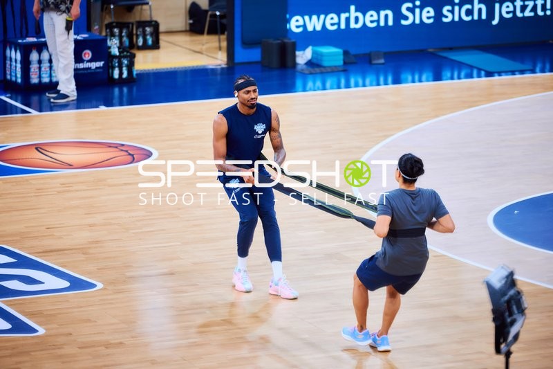 Spieler Michael Weathers (20; MLP Academics Heidelberg) beim Aufwärmen