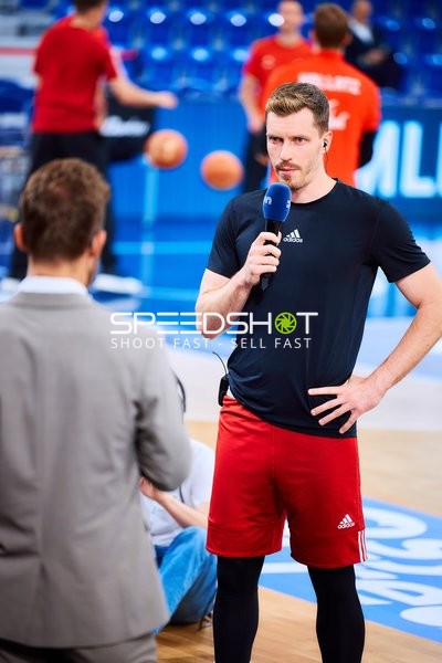 Spieler in Position auf Court