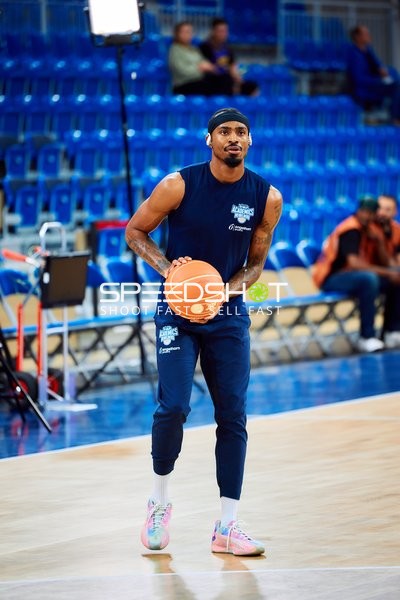 Michael Weathers (20; MLP Academics Heidelberg) in Position