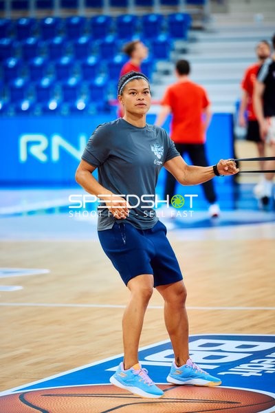 Spielerin wärmt sich auf