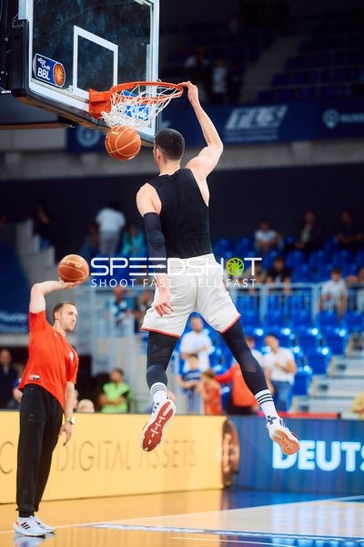 Basketball Aktion am Korb