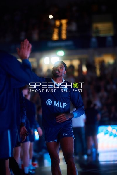 Michael Weathers (20; MLP Academics Heidelberg) in Position