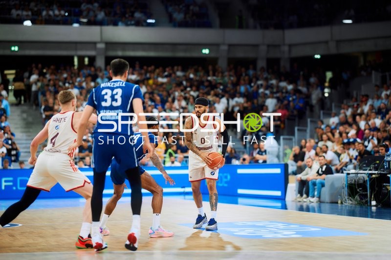 Weiler-Babb dribbelt, Verteidigung