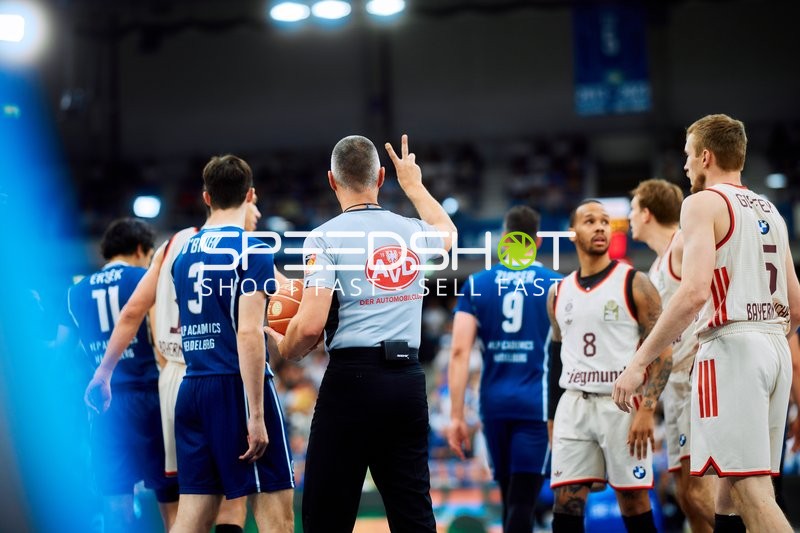 Spieler Shabazz Napier (8; FC Bayern Basketball) auf dem Court