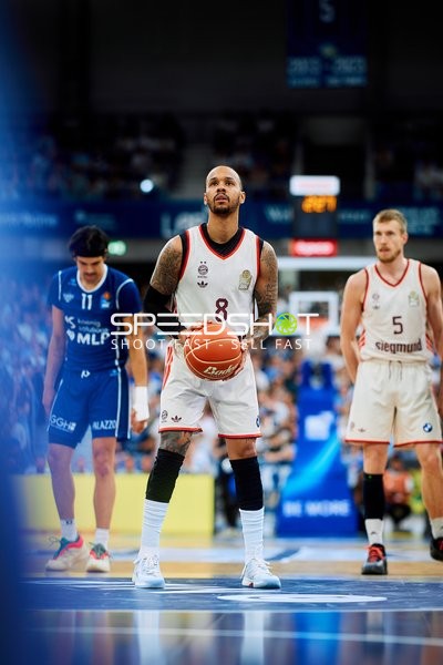 Wurfvorbereitung von Shabazz Napier (8; FC Bayern Basketball)