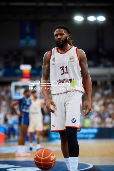 Devin Booker (31; FC Bayern Basketball) in Position