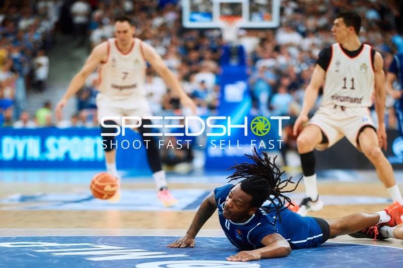 DJ Horne (0, MLP Academics Heidelberg) am Boden