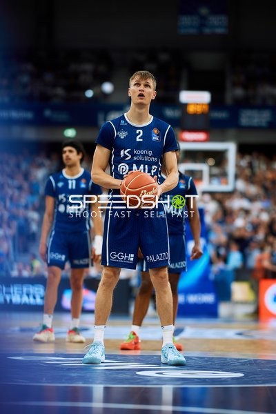 Niklas Würzner (2, MLP Academics Heidelberg) am Freiwurf