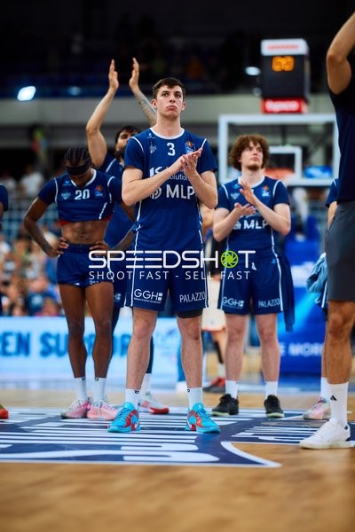 Spieler applaudieren gemeinsam