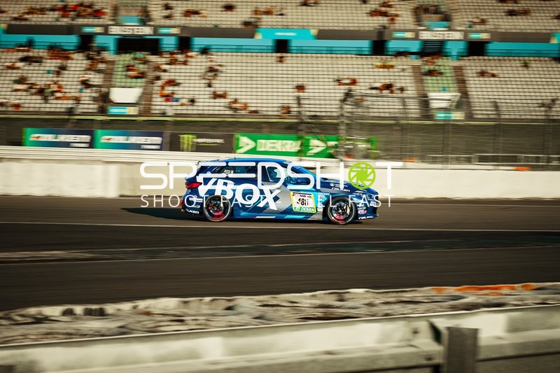 Fahrzeug #488 auf der Rennstrecke