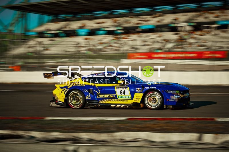 Rennfahrzeug auf der Rennstrecke