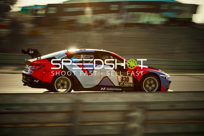 830, Hyundai Motorsport auf der Strecke