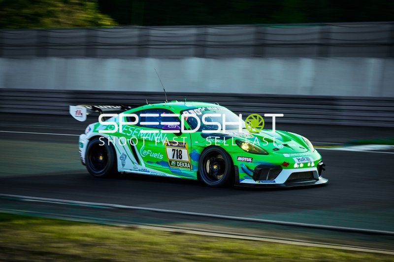 Porsche 718 Cayman GT4 RS auf der Rennstrecke