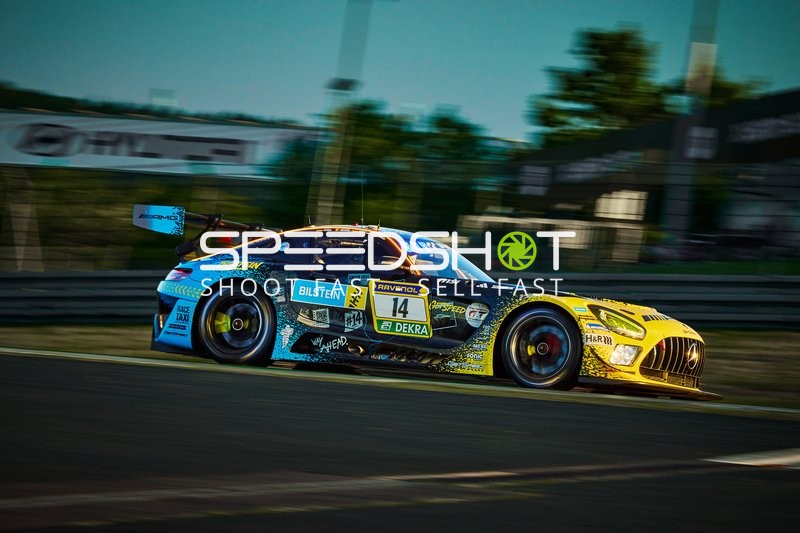 Rennfahrzeug auf der Rennstrecke