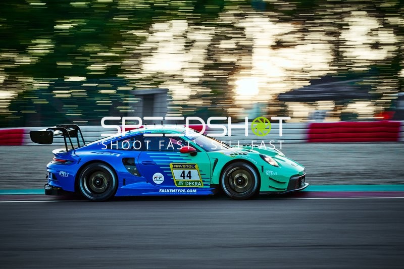 Rennfahrzeug auf der Rennstrecke