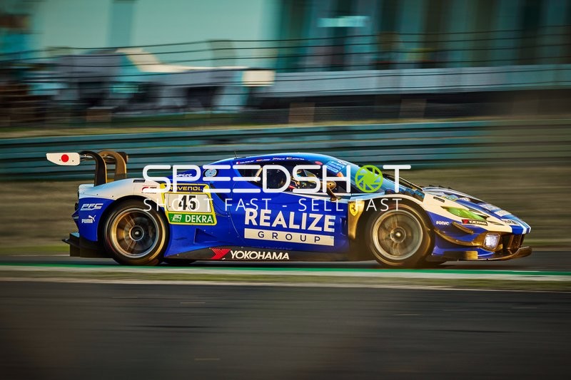 Fahrzeug auf der Rennstrecke