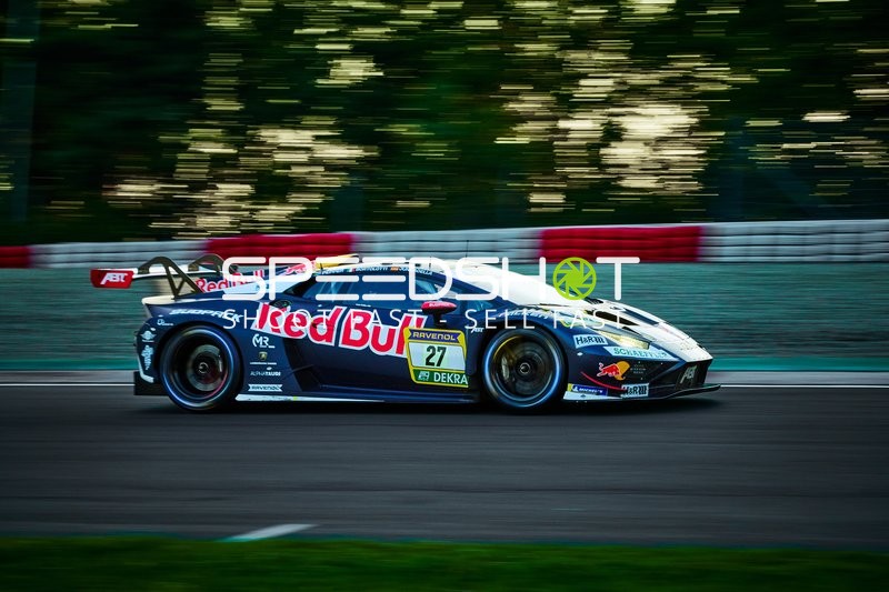 Rennfahrzeug auf der Rennstrecke