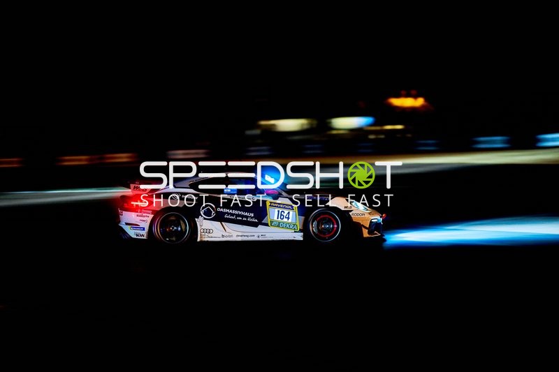 Rennfahrzeug auf der Rennstrecke