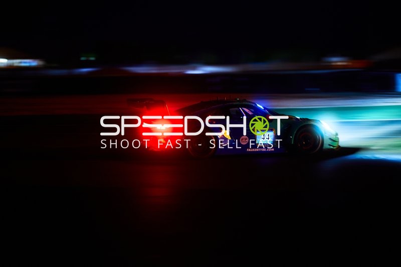 Rennfahrzeug auf der Rennstrecke