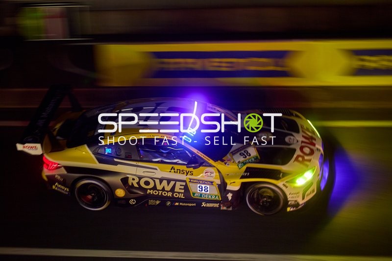 Rennfahrzeug auf der Rennstrecke