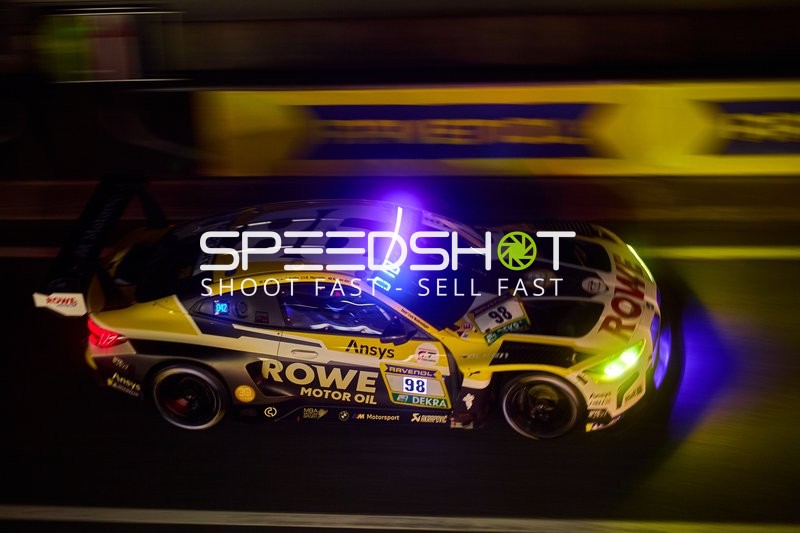 Rennfahrzeug auf der Rennstrecke