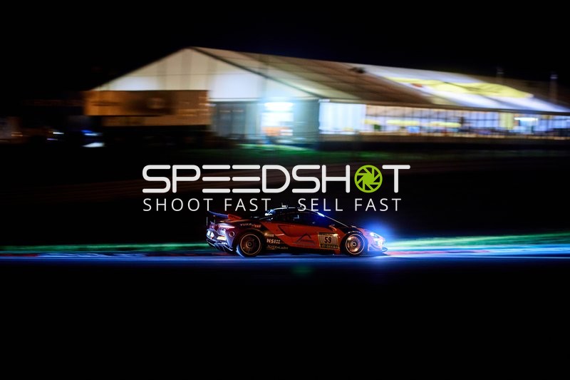 Rennfahrzeug auf der Rennstrecke