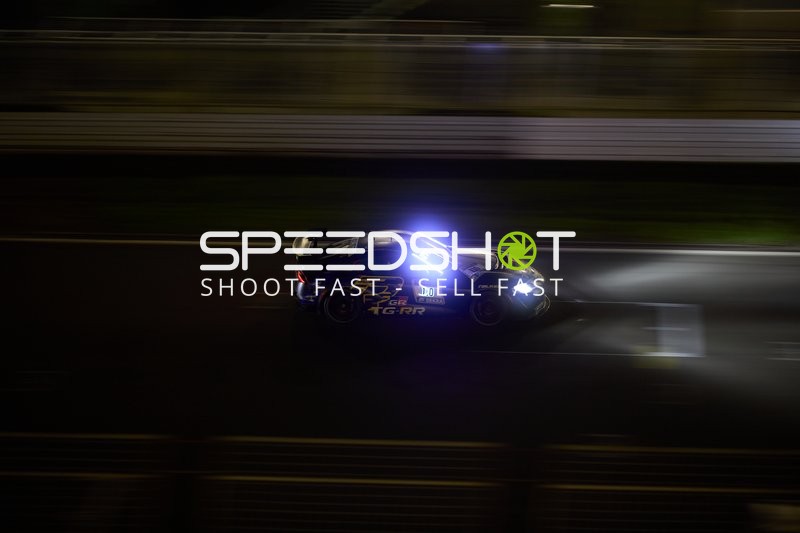 Fahrzeug {null_110} auf Strecke