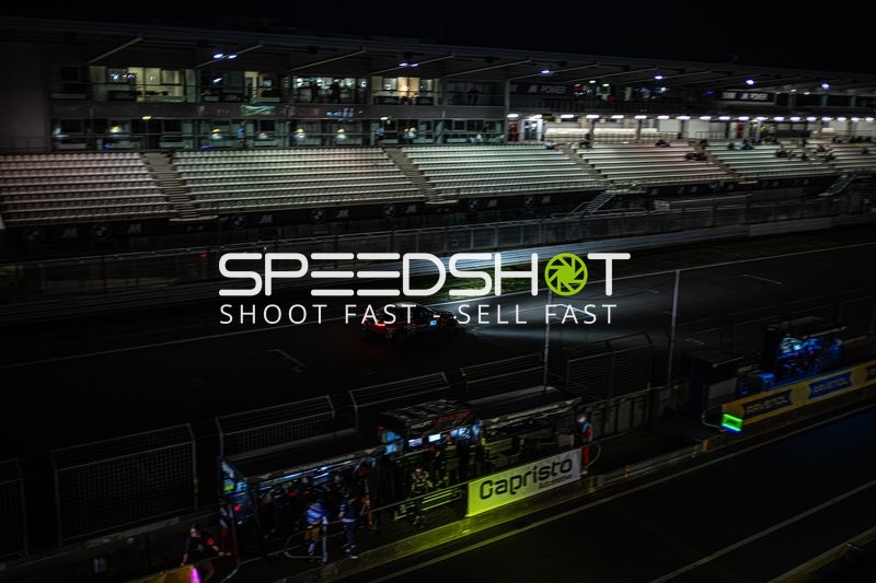 Auto auf der Rennstrecke