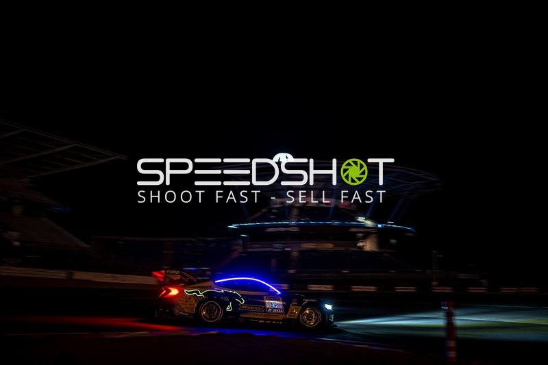 Fahrzeug auf der Rennstrecke