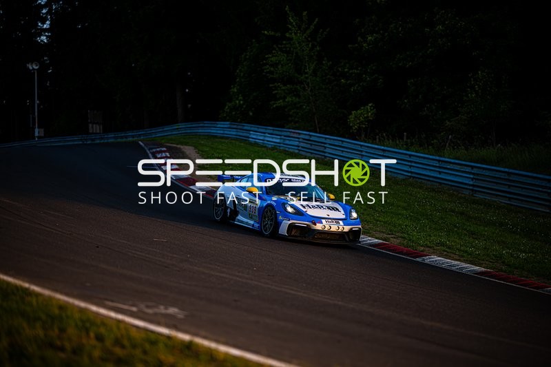 Rennfahrzeug auf der Rennstrecke