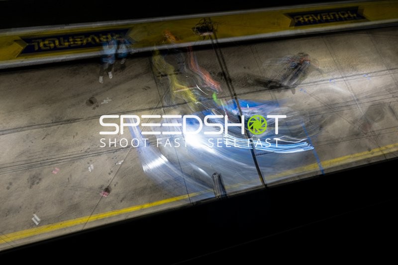 Rennfahrzeug in der Boxengasse