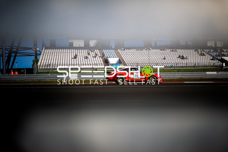 Klassischer Porsche auf der Rennstrecke