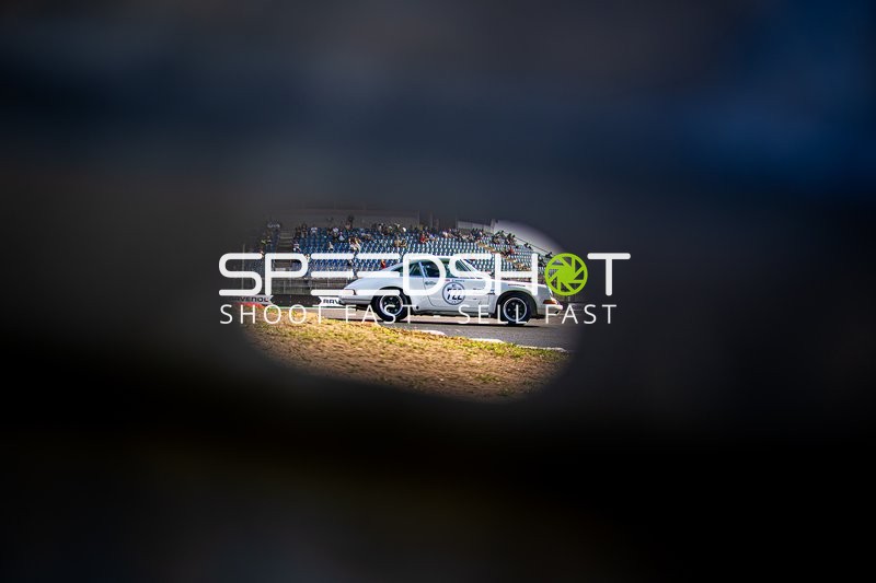 Klassischer Porsche 911 auf der Rennstrecke