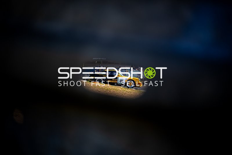 Rennfahrzeug auf der Rennstrecke