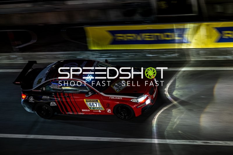 Rennfahrzeug in der Boxengasse