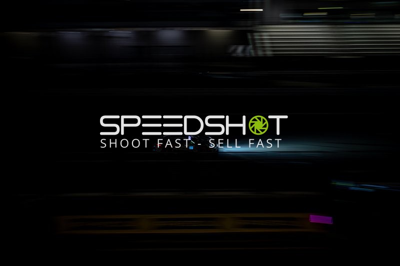 Rennfahrzeug bei Nacht am Nürburgring