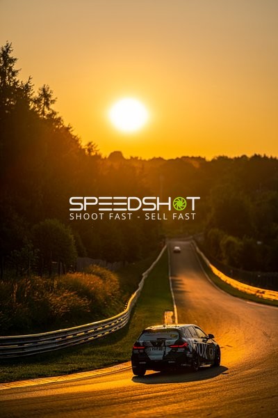 Rennfahrzeug auf der Rennstrecke