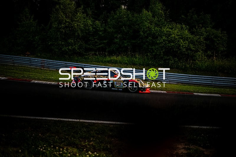 Rennfahrzeug auf der Rennstrecke